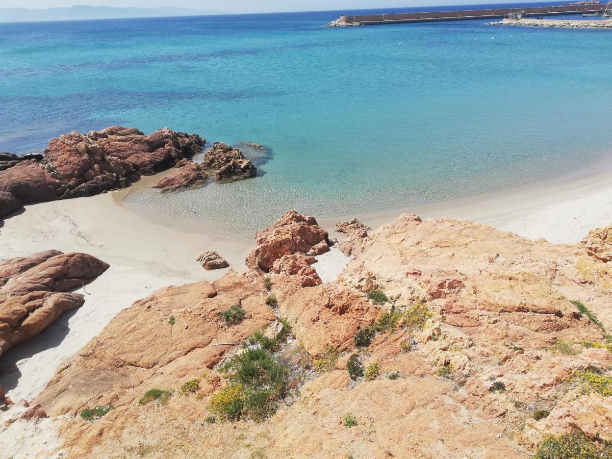 Tanca Della Torre Trilocale Vista Mare Leilighet Isola Rossa Eksteriør bilde